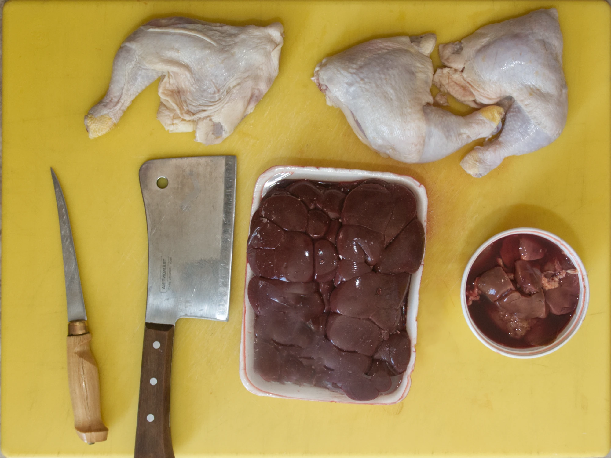 Cat food ingredients: chicken thighs with bones and skin, liver, and beef kidney